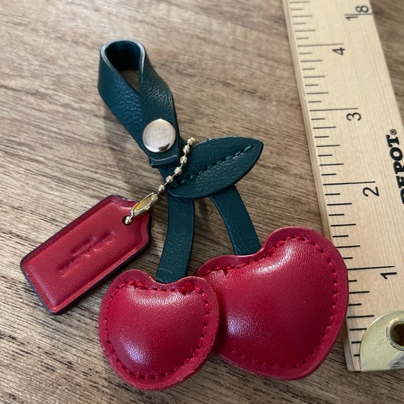 Small Coach Bag tag & unbranded cherry bag charm - Picture 4 of 4